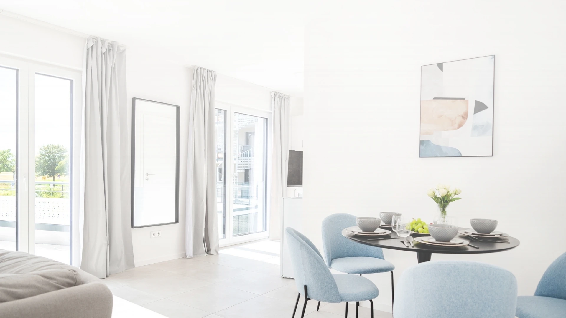 Interieurfotografie in München - helle Gesamtansicht eines modernen Wohnzimmers