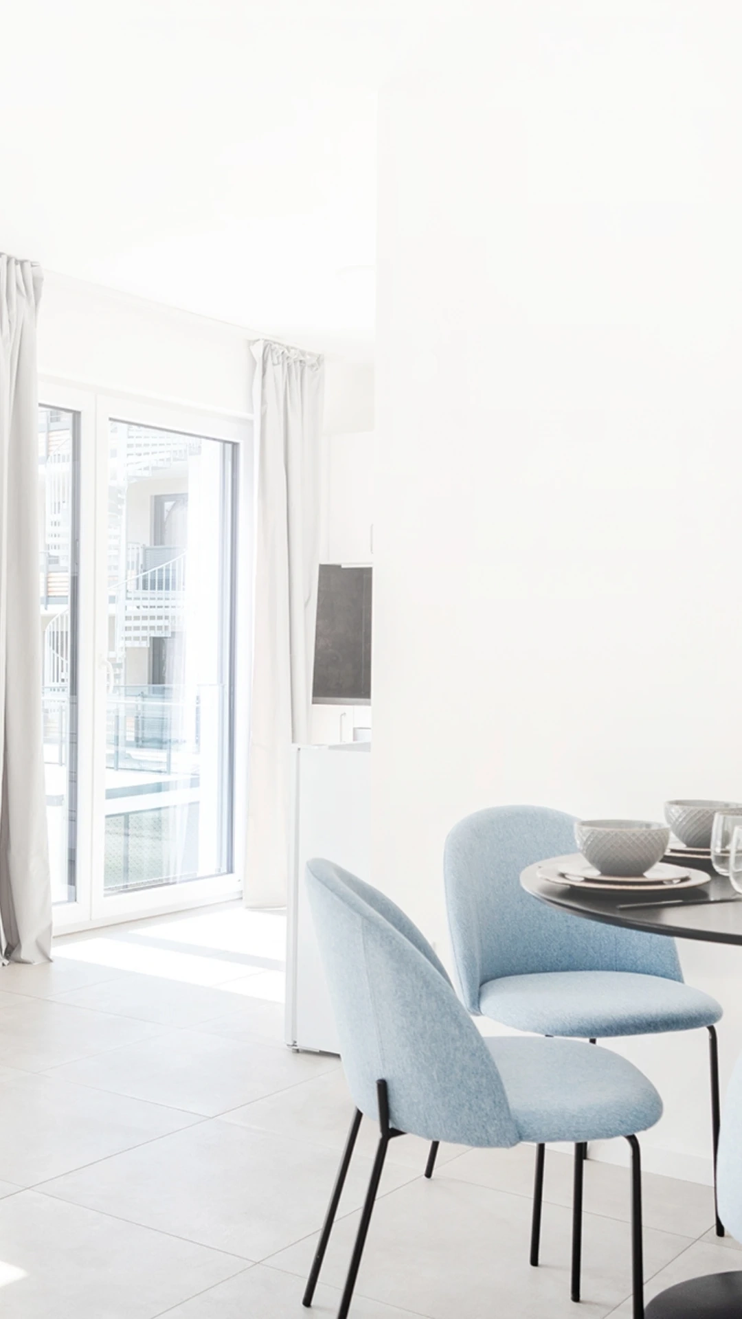 Interieurfotografie in München - helle Gesamtansicht eines modernen Wohnzimmers